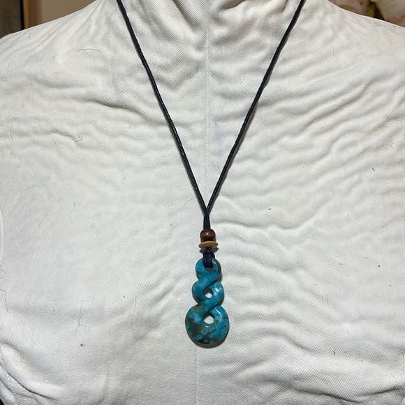 3 twists NZ style chrysoprase pendant in black cord - Picture 2 of 3